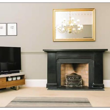 Joivy Palmerston Place Residence - Luxury City Centre Apt With Private Parking Edinburgh Bagian luar foto