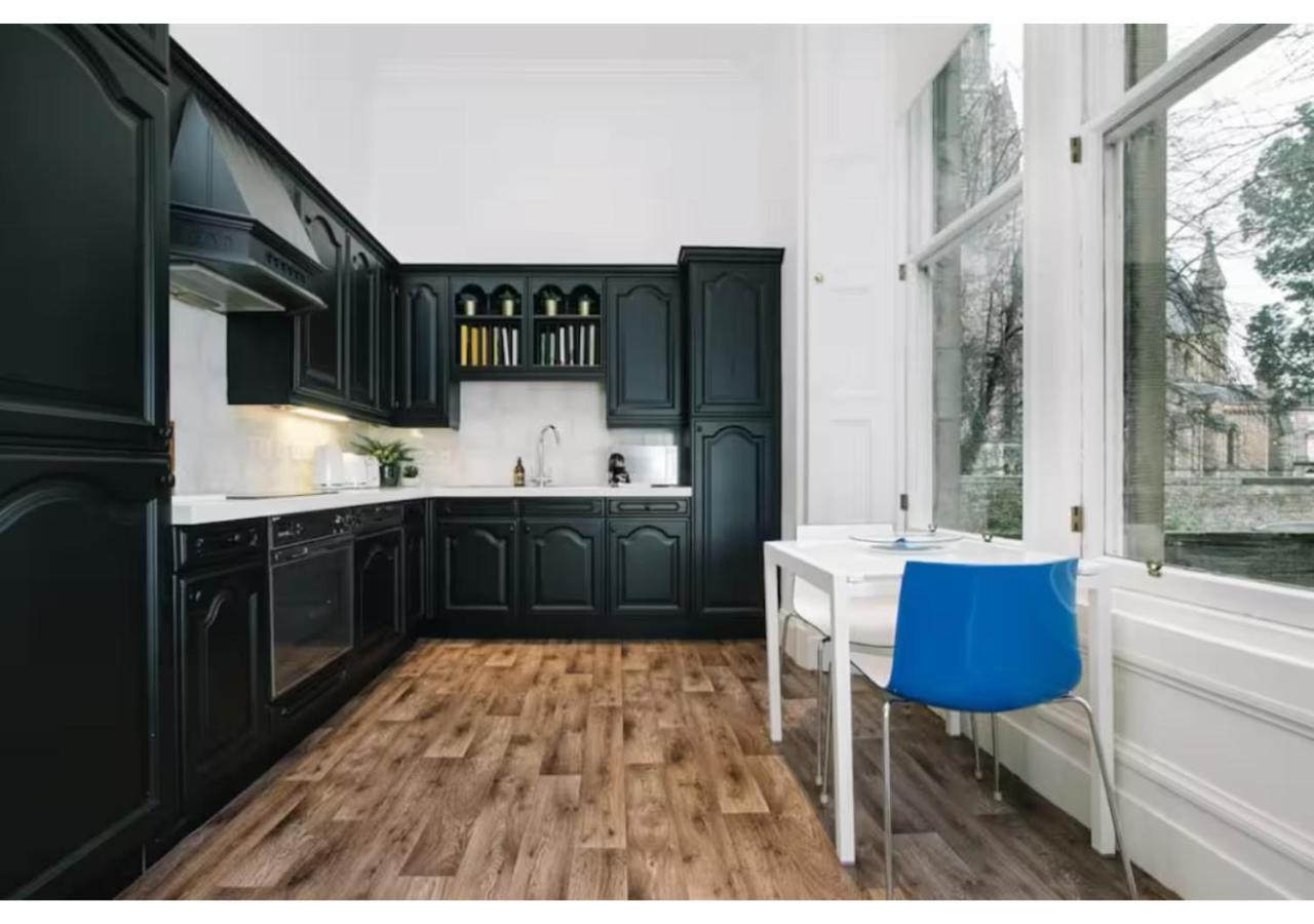 Joivy Palmerston Place Residence - Luxury City Centre Apt With Private Parking Edinburgh Bagian luar foto