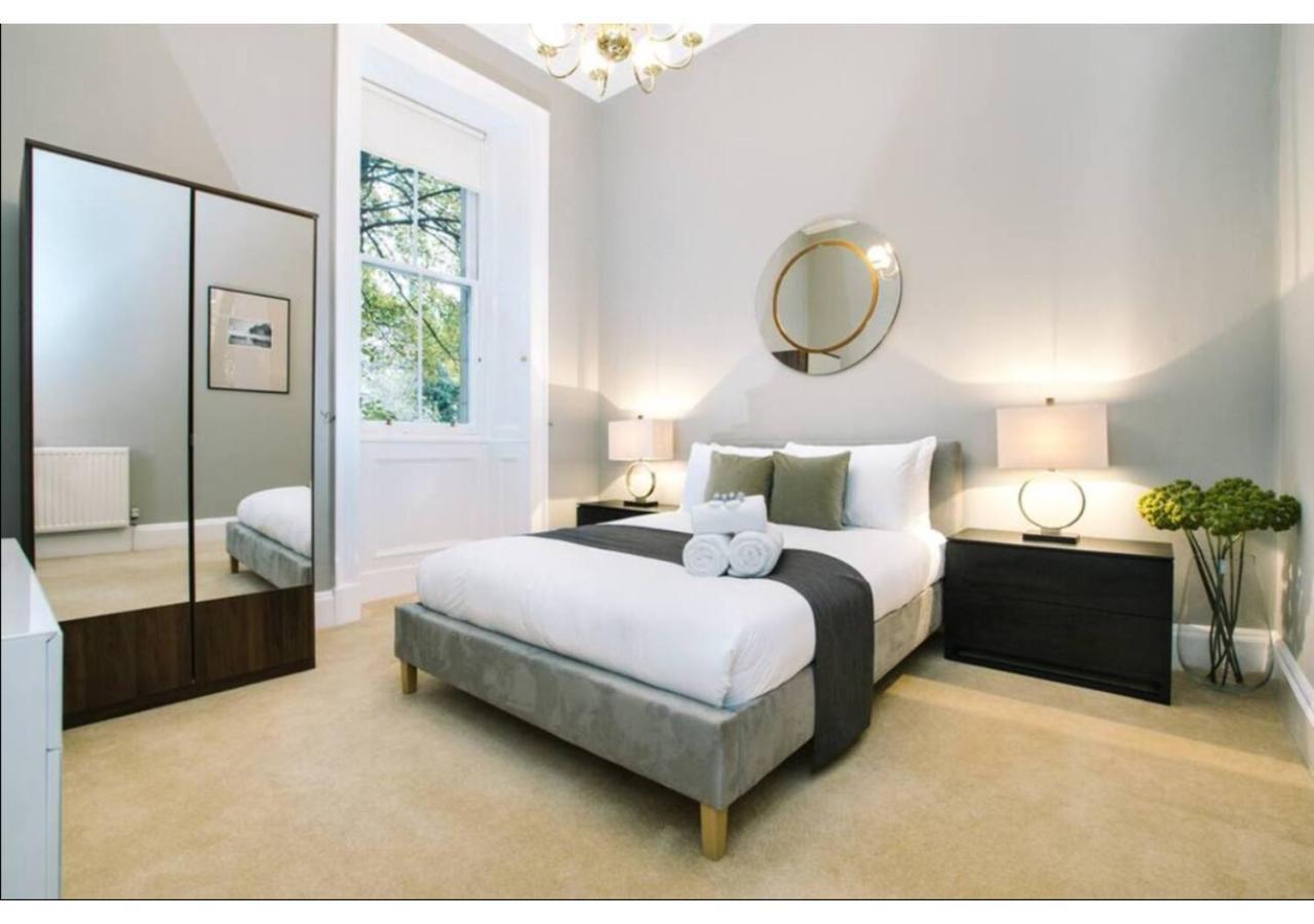 Joivy Palmerston Place Residence - Luxury City Centre Apt With Private Parking Edinburgh Bagian luar foto